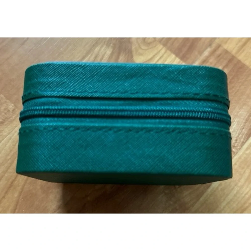 TRAVEL JEWELLERY BOX-IN GREEN FAUX LEATHER- New !